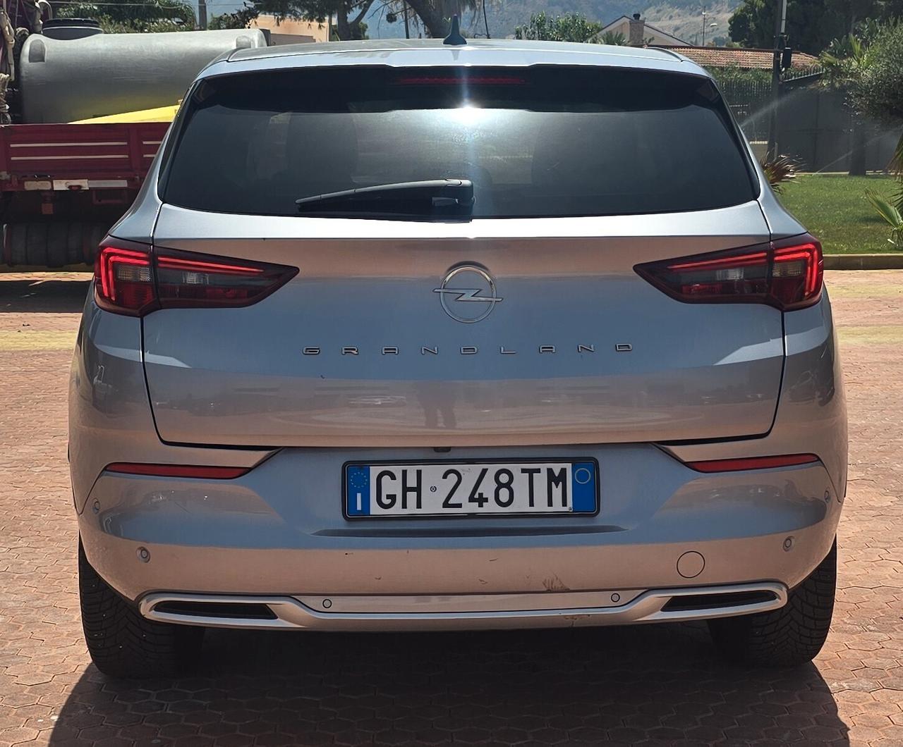 Opel Grandland 1.6 PHEV 224 CV Plug-In Hybrid Business Elegance – Efficienza e Comfort Premium