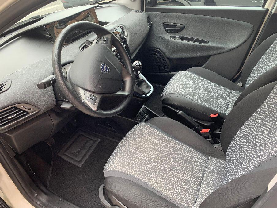 Lancia Ypsilon 1.0 FireFly 5 porte S&S Hybrid Silver Plus