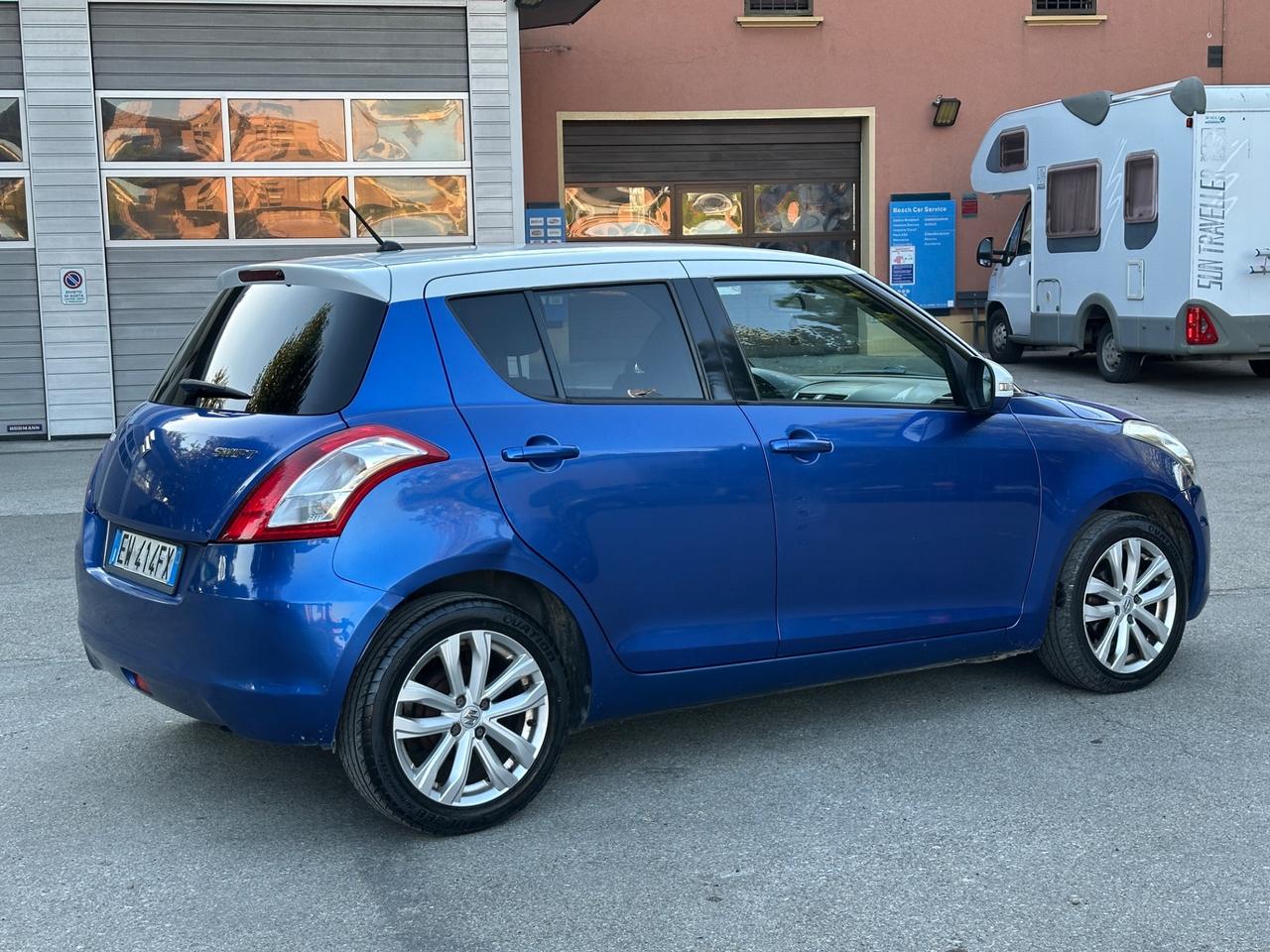 Suzuki Swift 1.2 VVT 5 porte B-Top Bi-Color