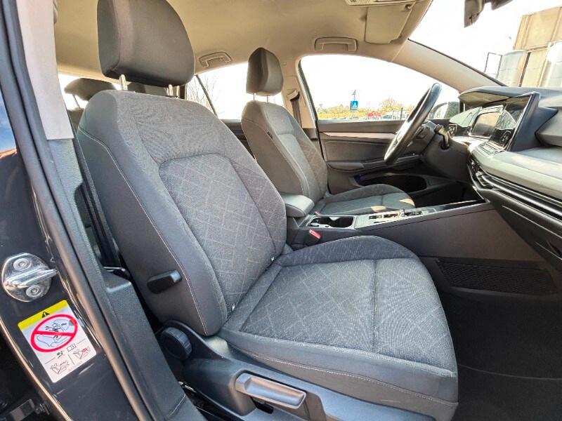 VOLKSWAGEN Golf 8ª serie Golf 1.0 eTSI EVO DSG...