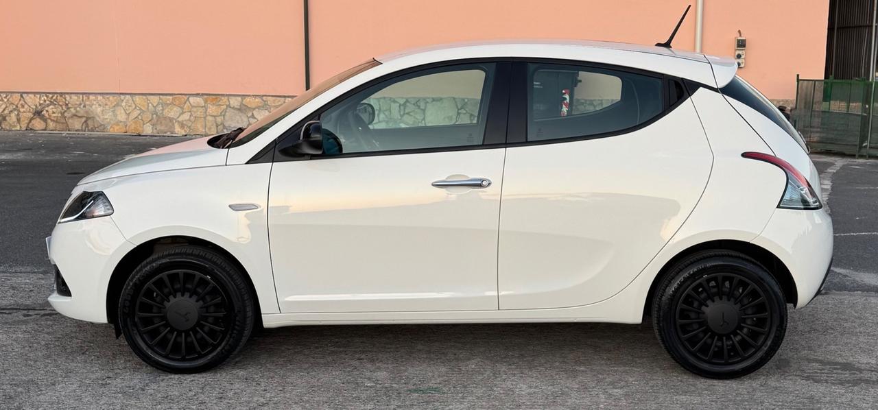 Lancia Ypsilon 1.0 hybrid SOLO 23.000 KM CERTIFICATI