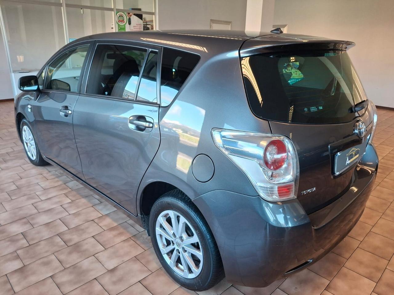 Toyota Verso 2.0d Active *7 POSTI
