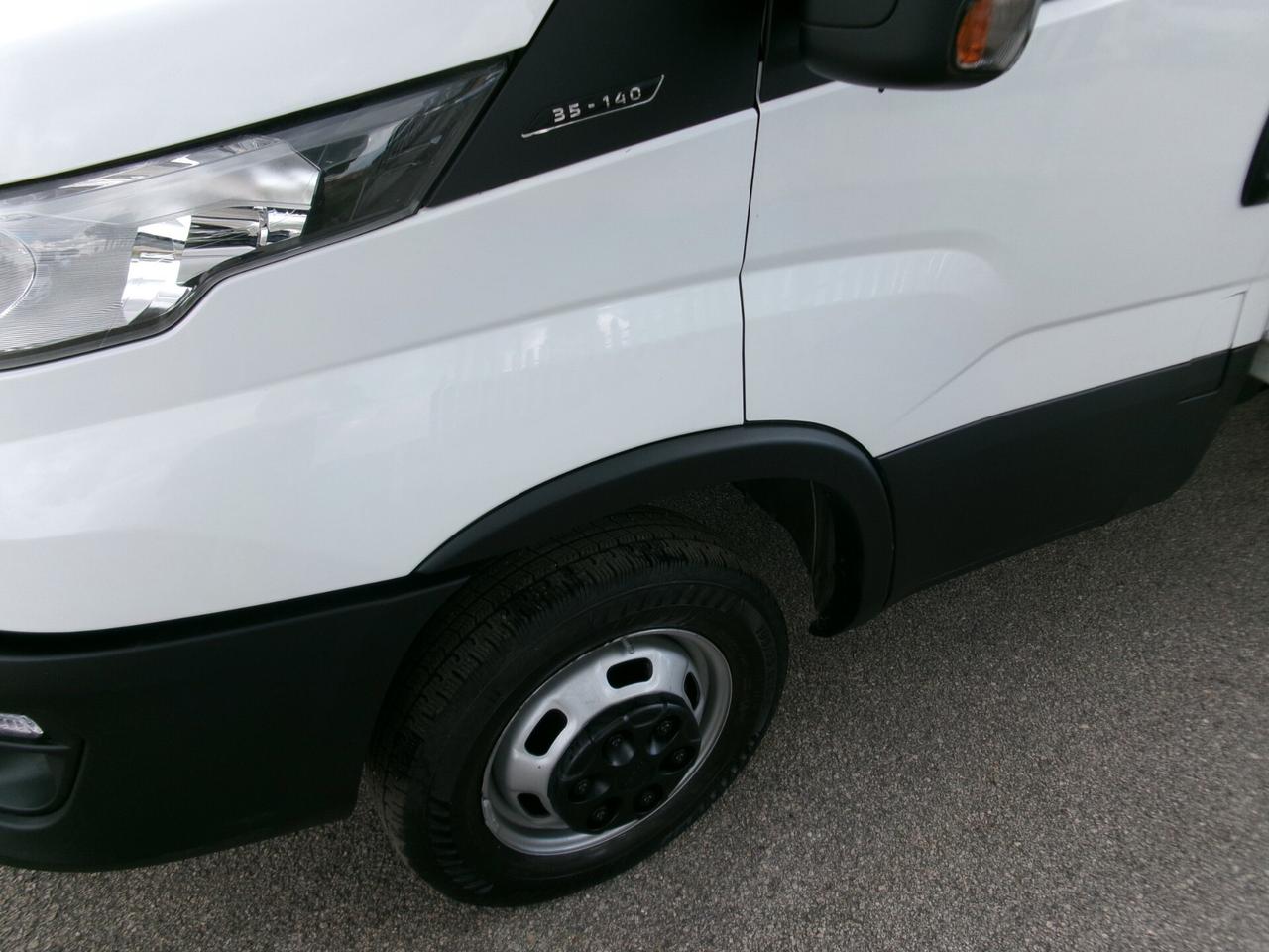 Iveco Daily 35C14 2.3 140CV E6D BOX+PEDANA CARICATRICE 8Q