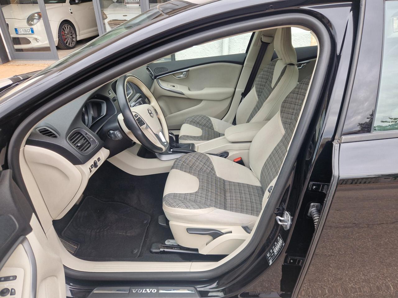 Volvo V40 D2