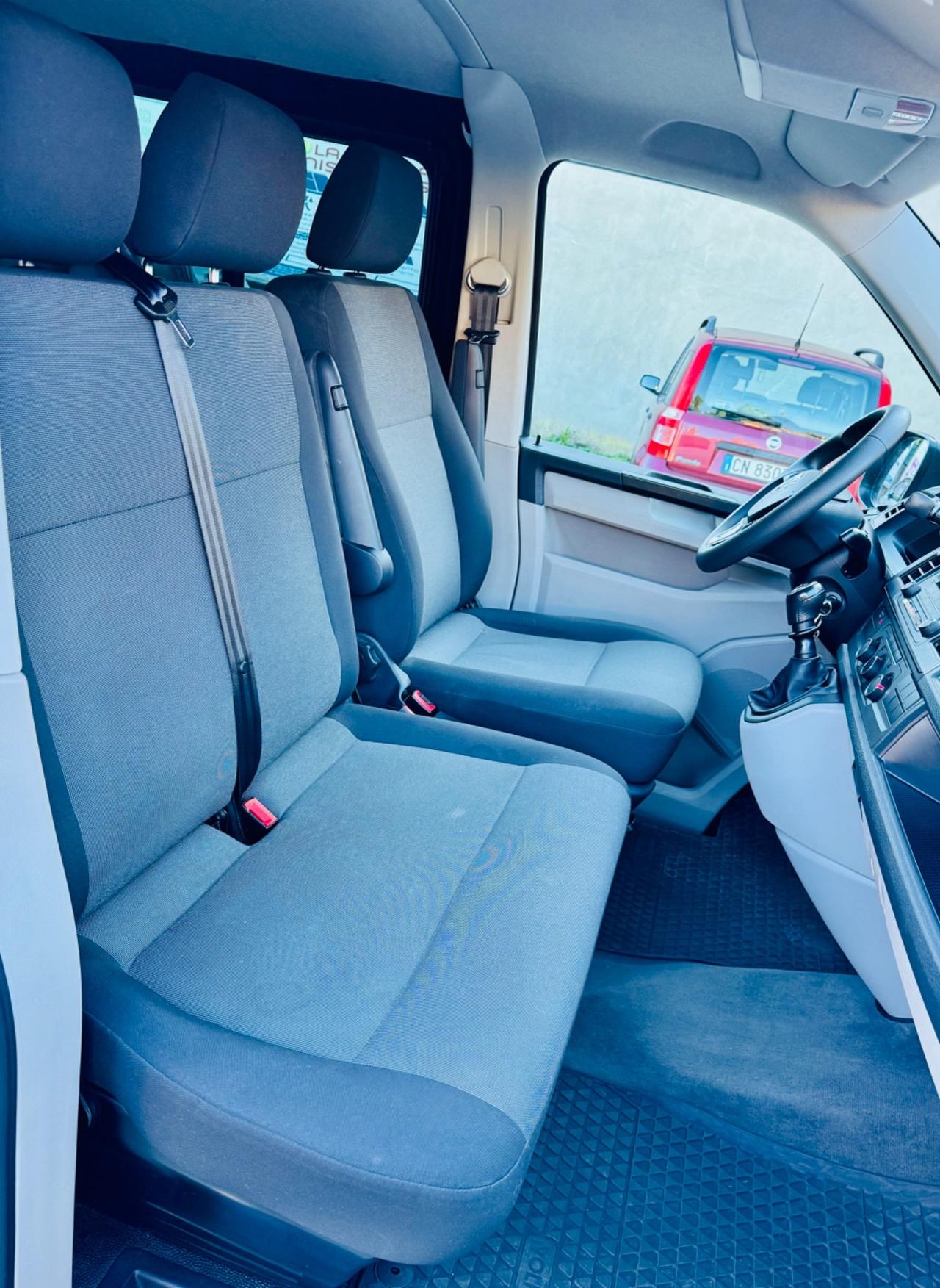 Volkswagen Transporter 2.0 TDI Van 6 Posti