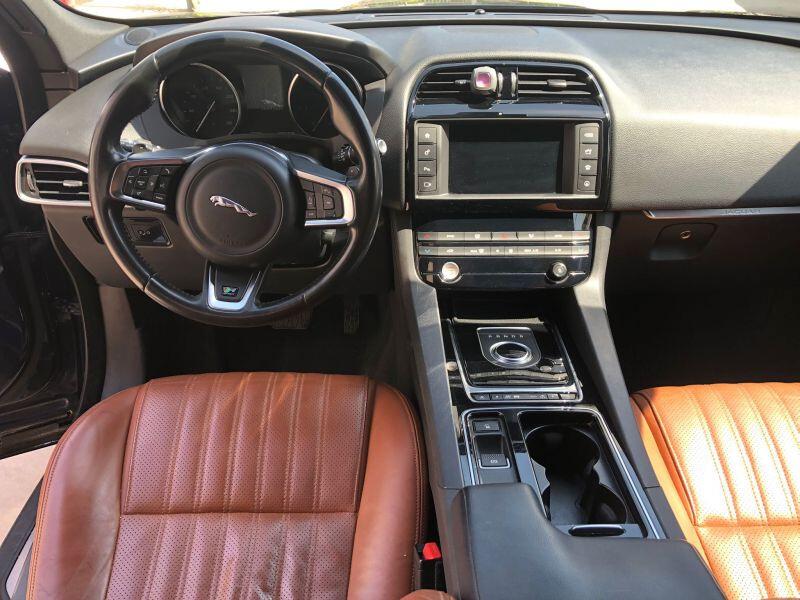 Jaguar F-Pace 2.0D 180CV AWD Aut. Portfolio 2017
