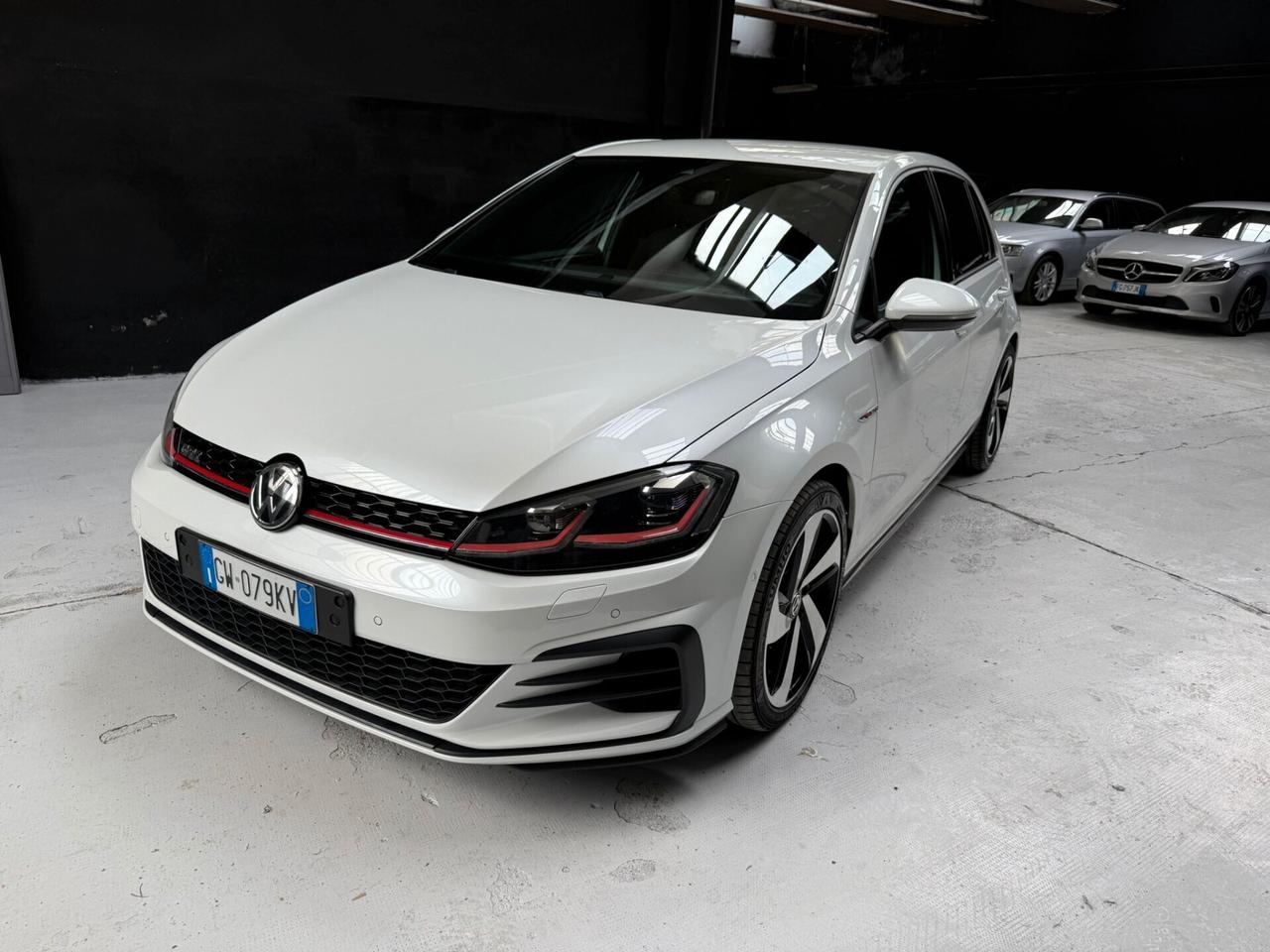 Volkswagen Golf GTI Performance 2.0 230 CV TSI DSG 5p.