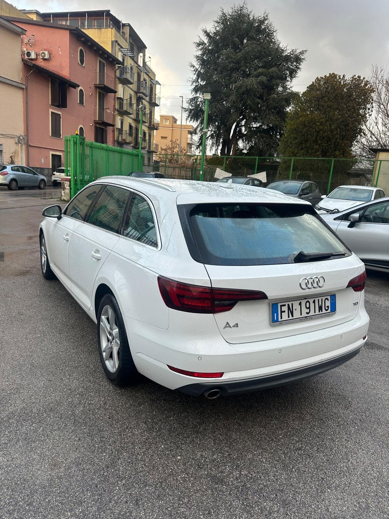 Audi A4 2.0 TDI 122 CV S tronic line edition