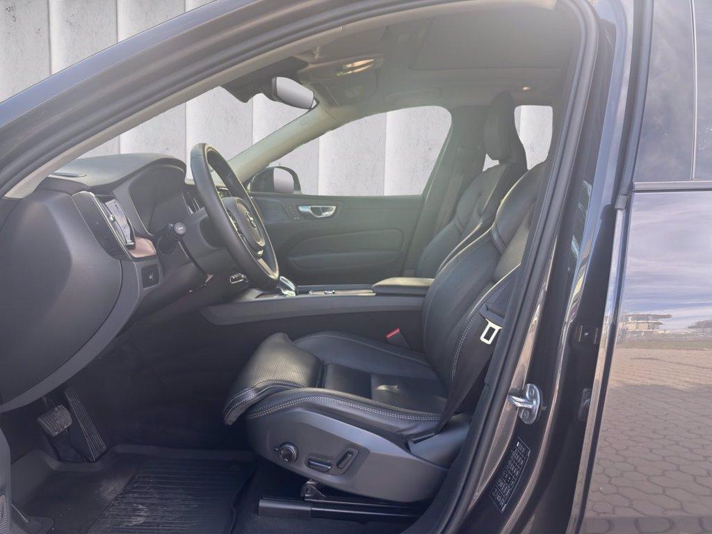VOLVO XC60 2.0 b4 Ultimate Dark awd auto del 2023