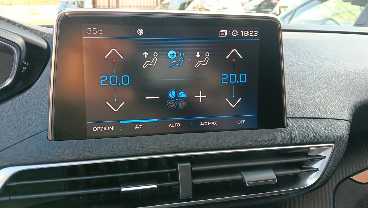 PEUGEOT 3008 1.2 BENZ-NAVI-PREZZO PROMO!