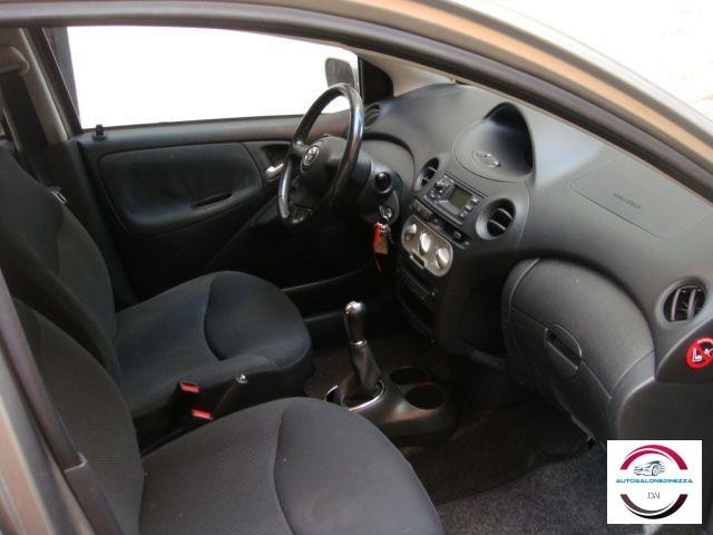 TOYOTA - Yaris - 1.3i 16V Sol * km 36000*