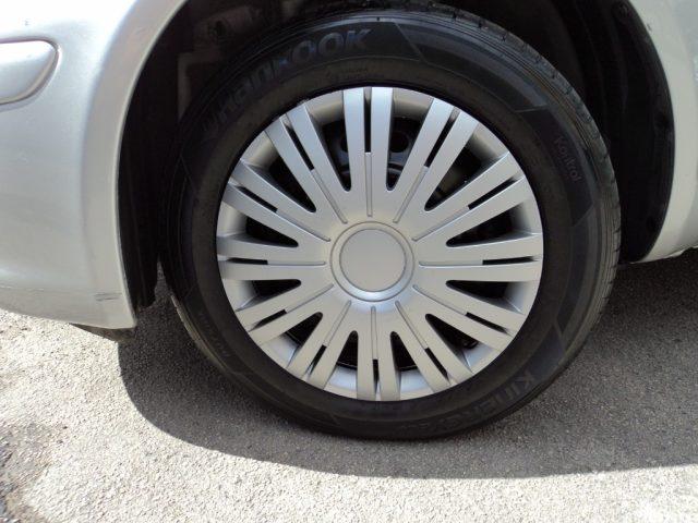 TOYOTA Yaris 1.0i 16V cat 3 porte Sol