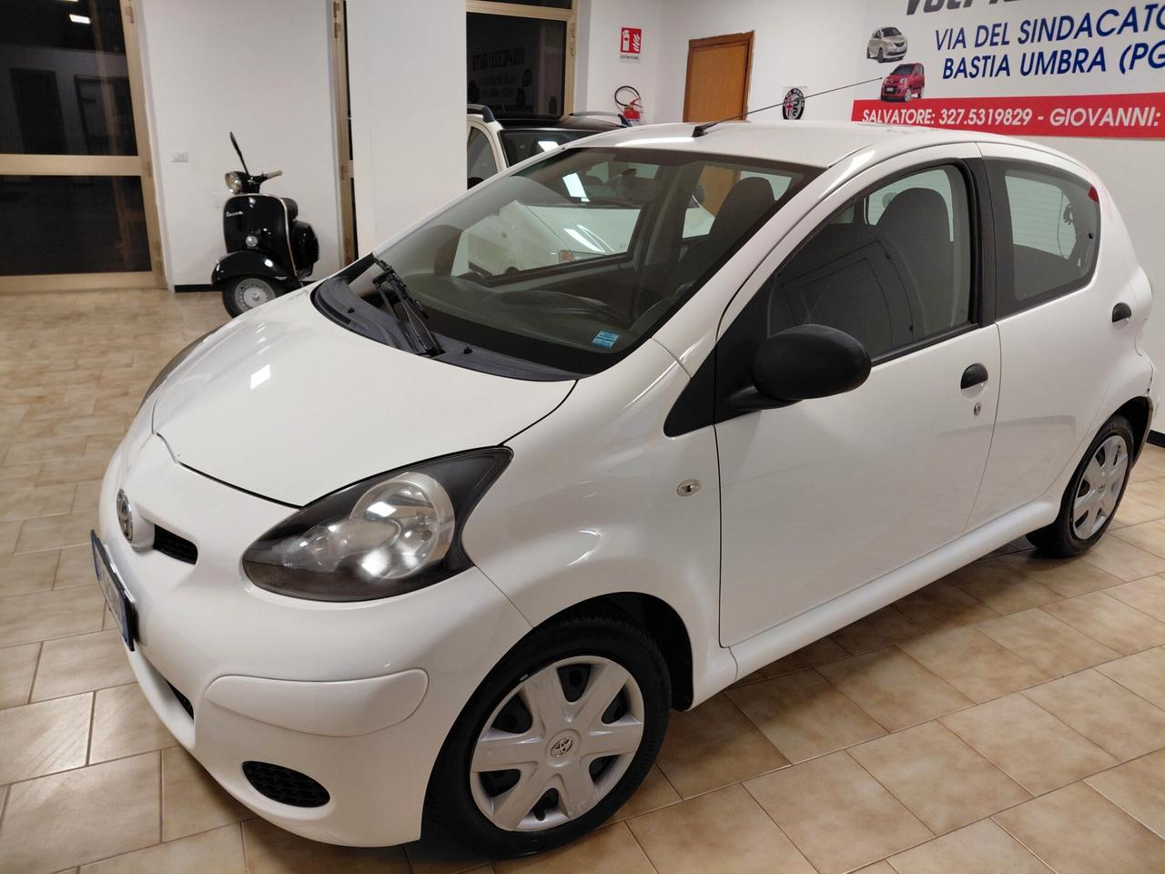 TOYOTA AYGO ANNO 2010 BZ 1.0 ADATTA NEOPATENTATI KM 167 MILA