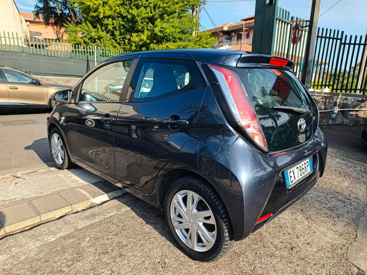 Toyota Aygo 1.0 VVT-i 69 CV 5 porte x-clusiv