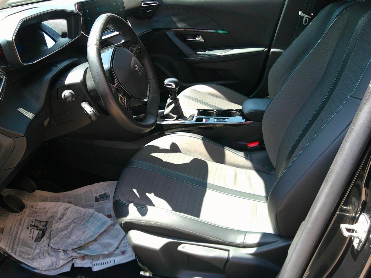 Peugeot 2008 BlueHDi 100 S&S Allure Navi Pack