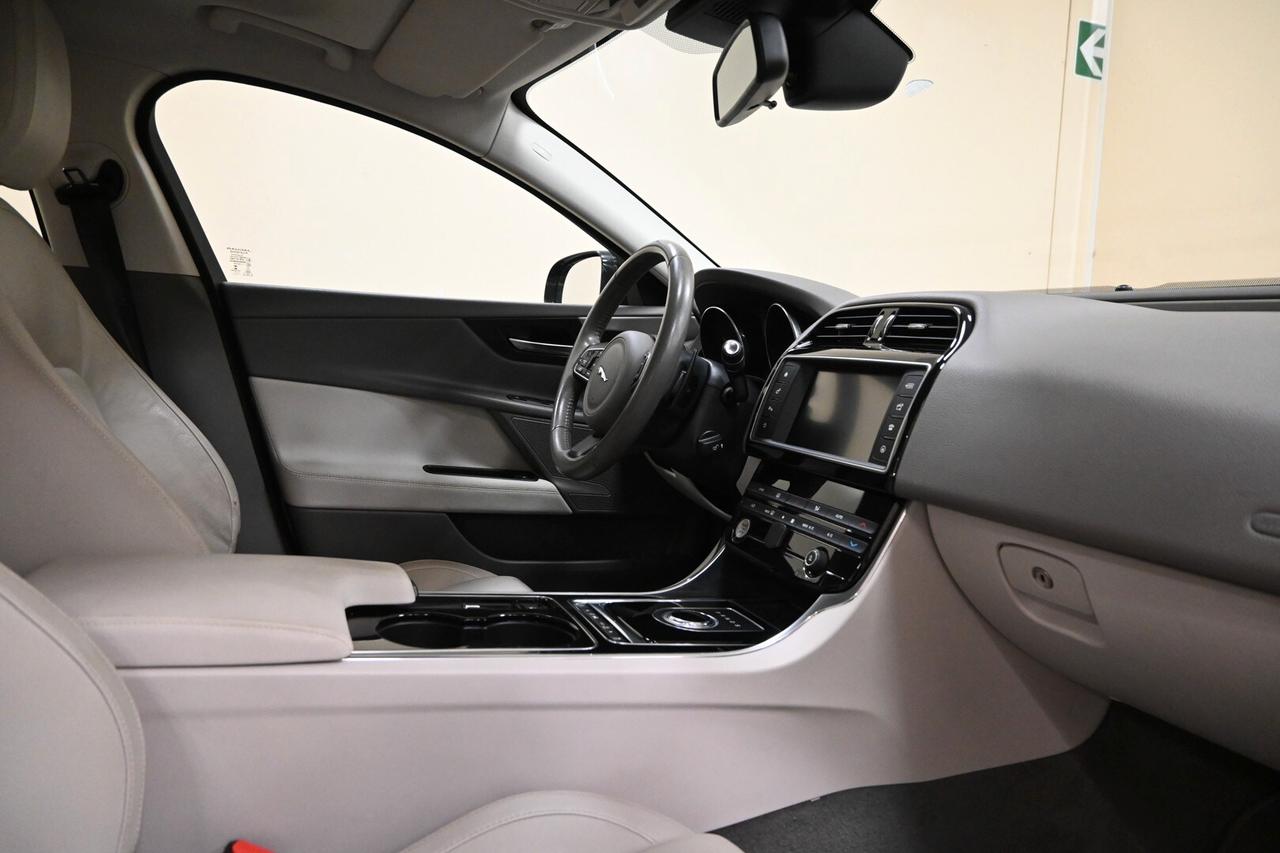 JAGUAR XE (X760) XE 2.0 D Turbo 180CV...