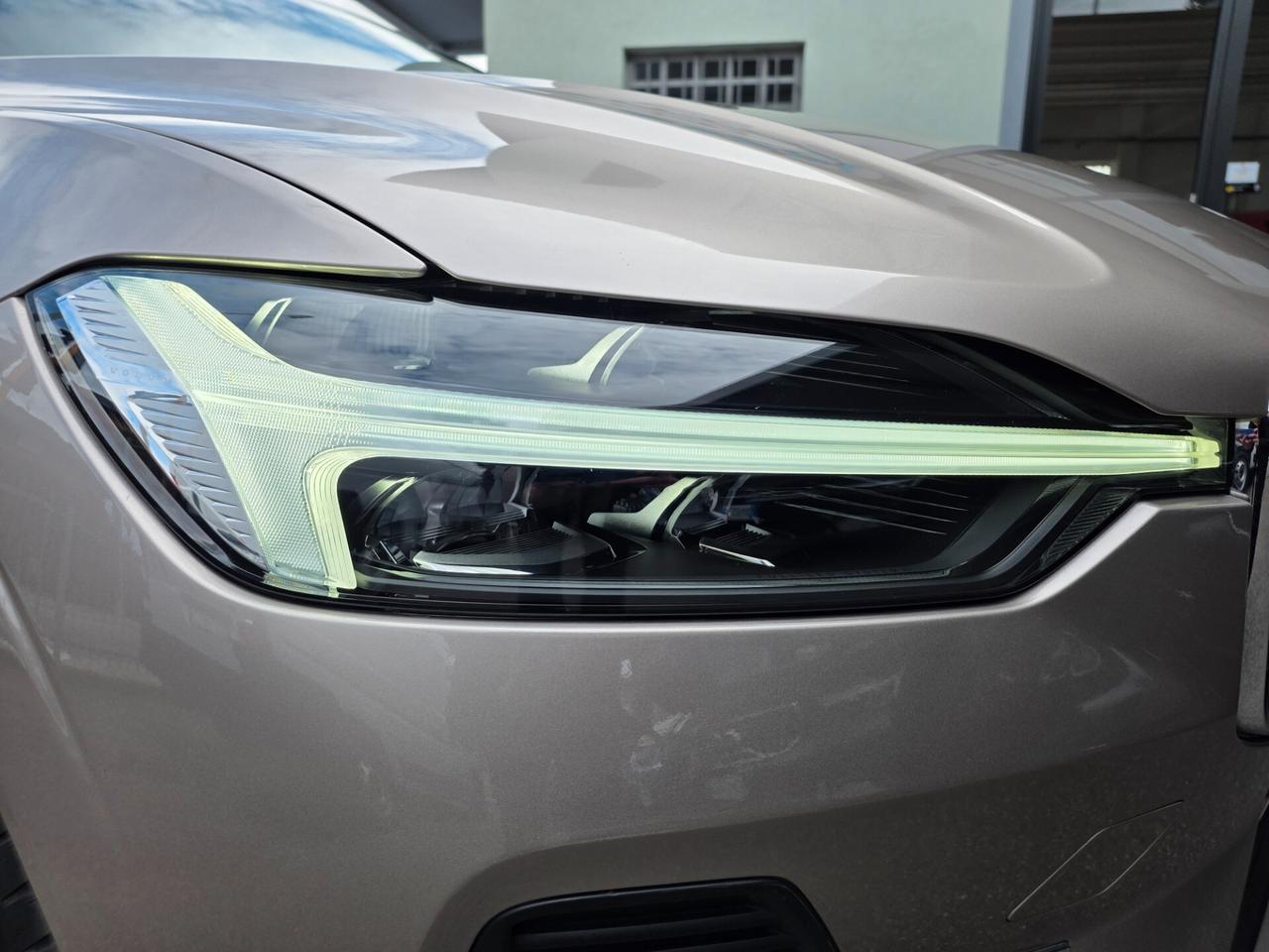 Volvo XC60 2.0 B4 BENZINA 197cv AUT. / SERVICE VOLVO!