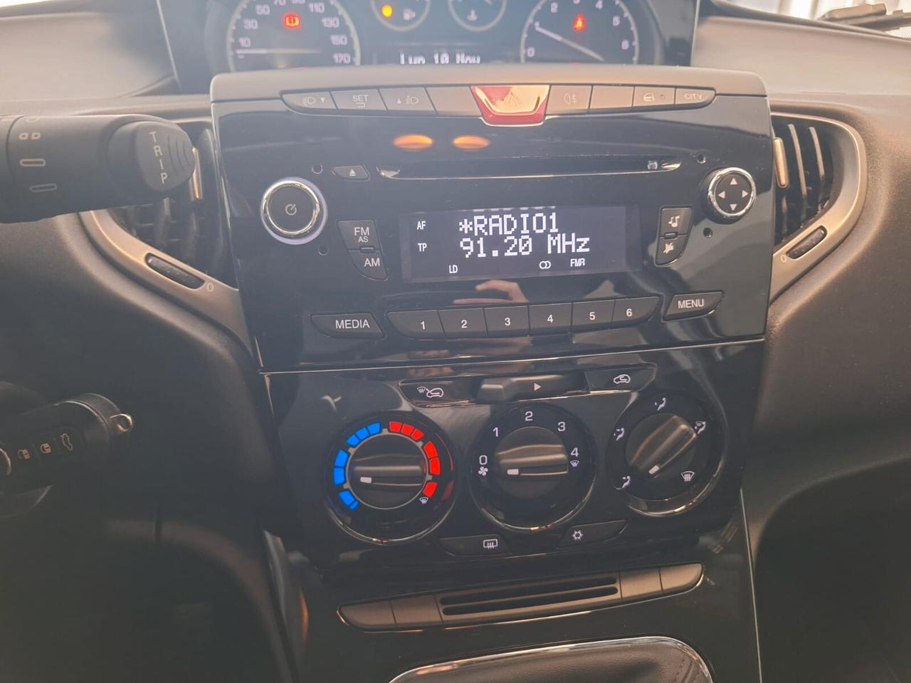 Lancia Ypsilon 1.2 69 CV 5 porte Elefantino