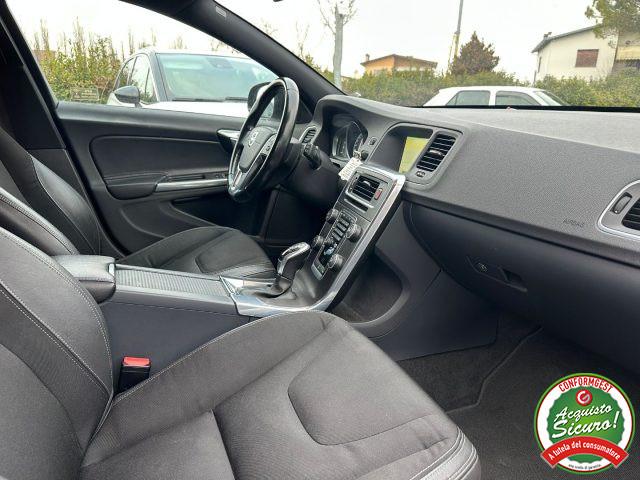 VOLVO V60 Cross Country D3 Geartronic Momentum