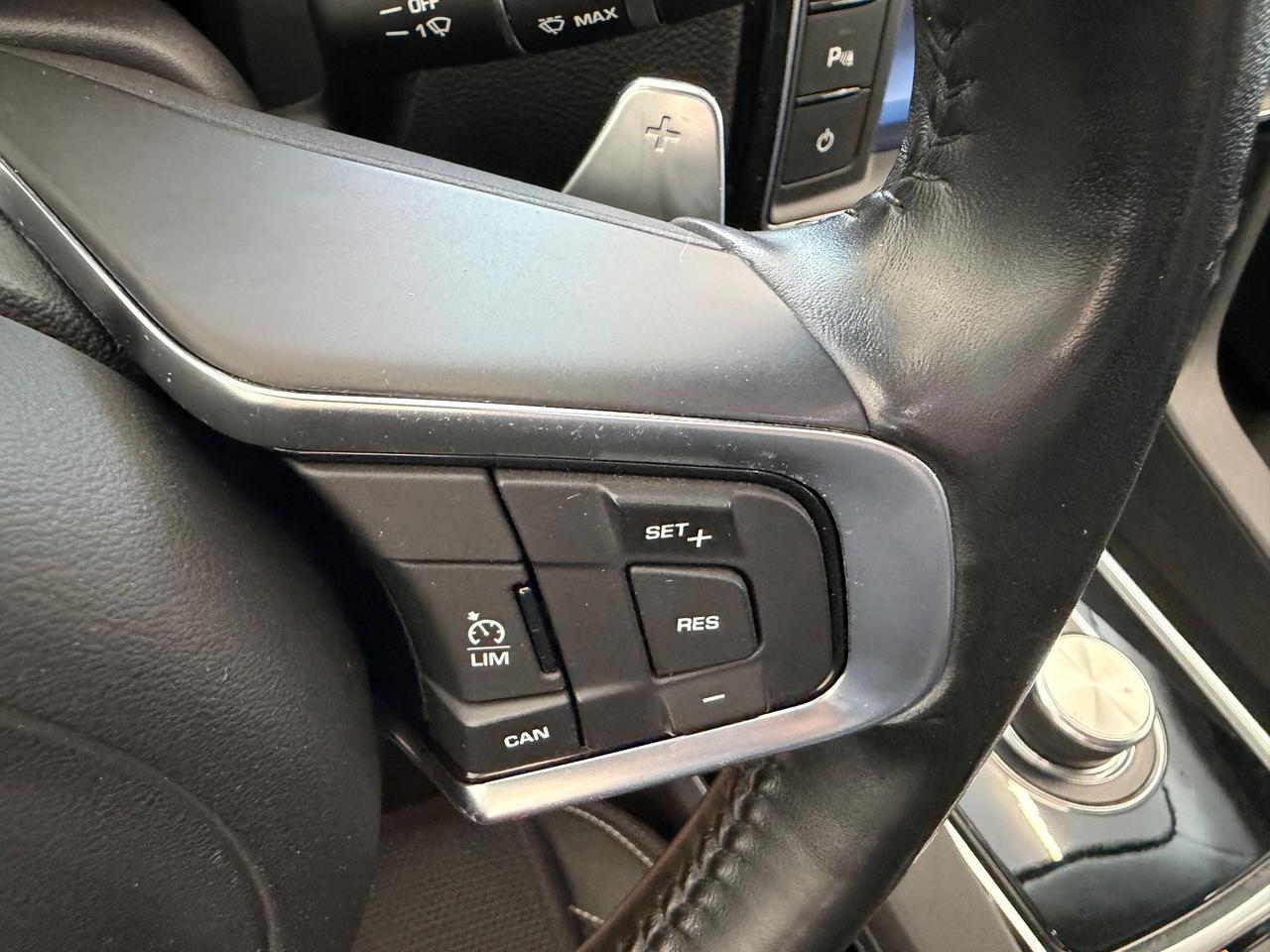 Jaguar F-Pace 2.0d I4 R-Sport awd 240cv automatica iva Esposta