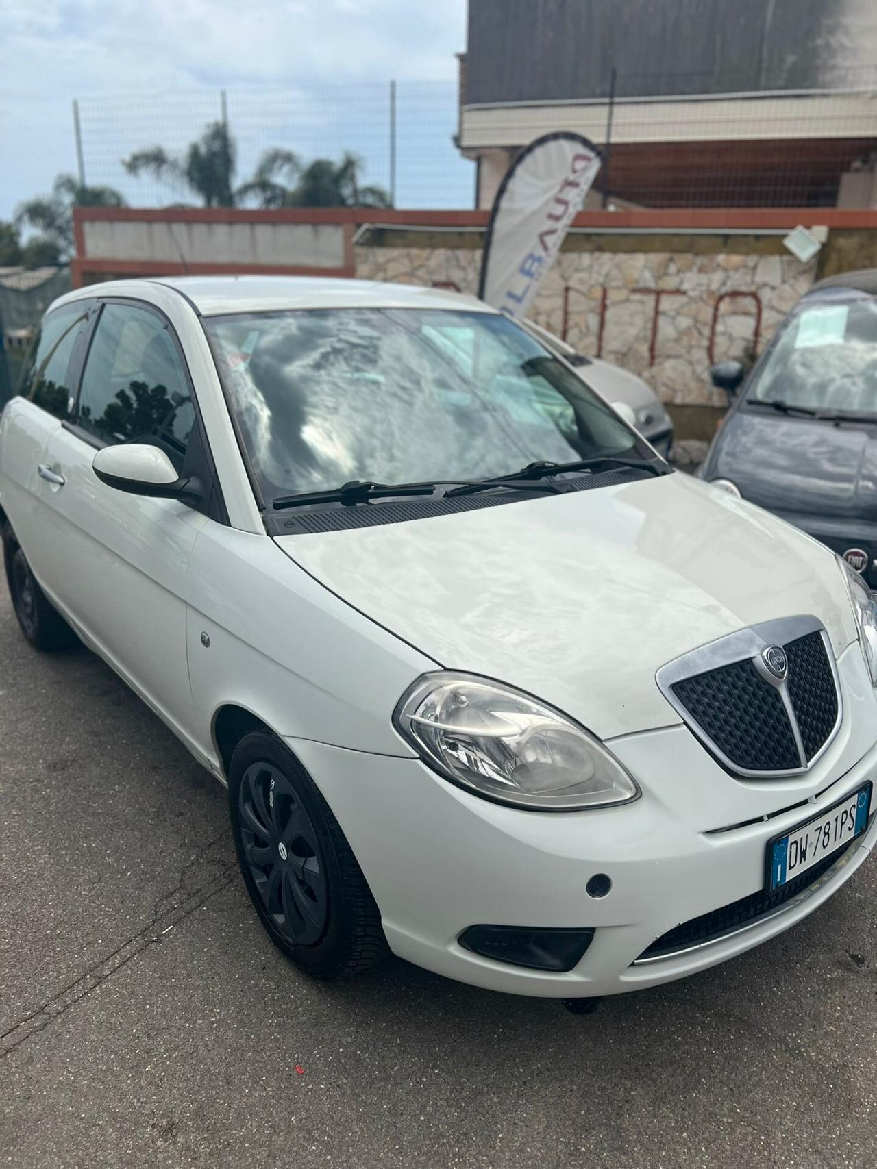 Lancia Ypsilon 1.4 Platino Ecochic GPL