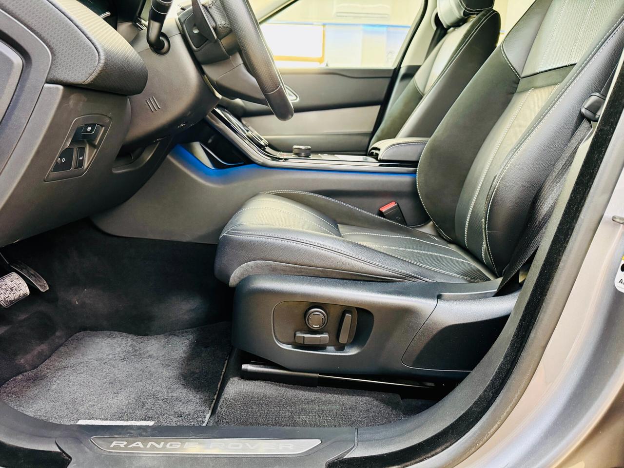 Range Rover Velar 2.0D 180 CV CarPlay - APPROVED