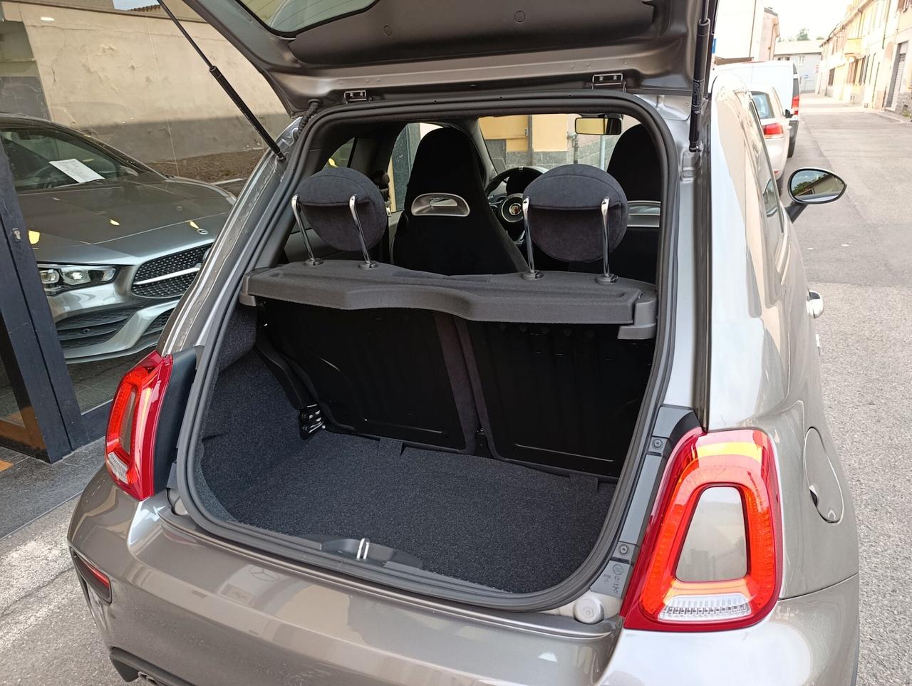 Abarth 595 1.4 t-jet 165cv km 26.940 nuova! Garanzia Abarth!