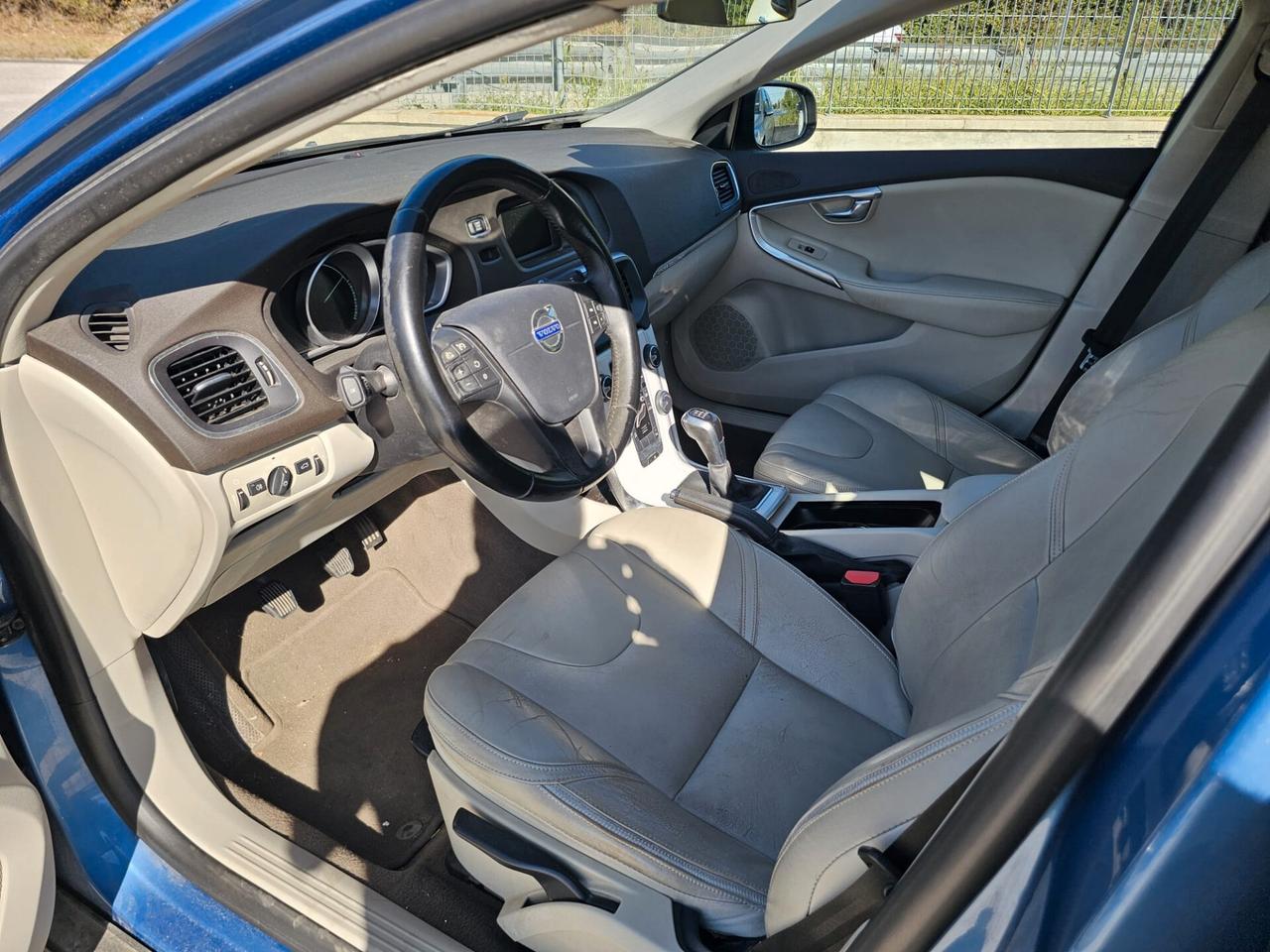Volvo V40 Cross Country D4 Kinetic + tetto panorama