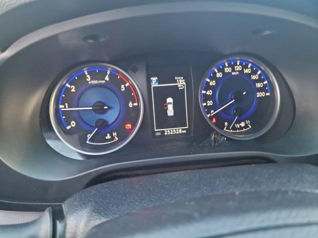 TOYOTA Hilux 2.4 D-4D A/T 4WD 4 porte Double Cab Executive