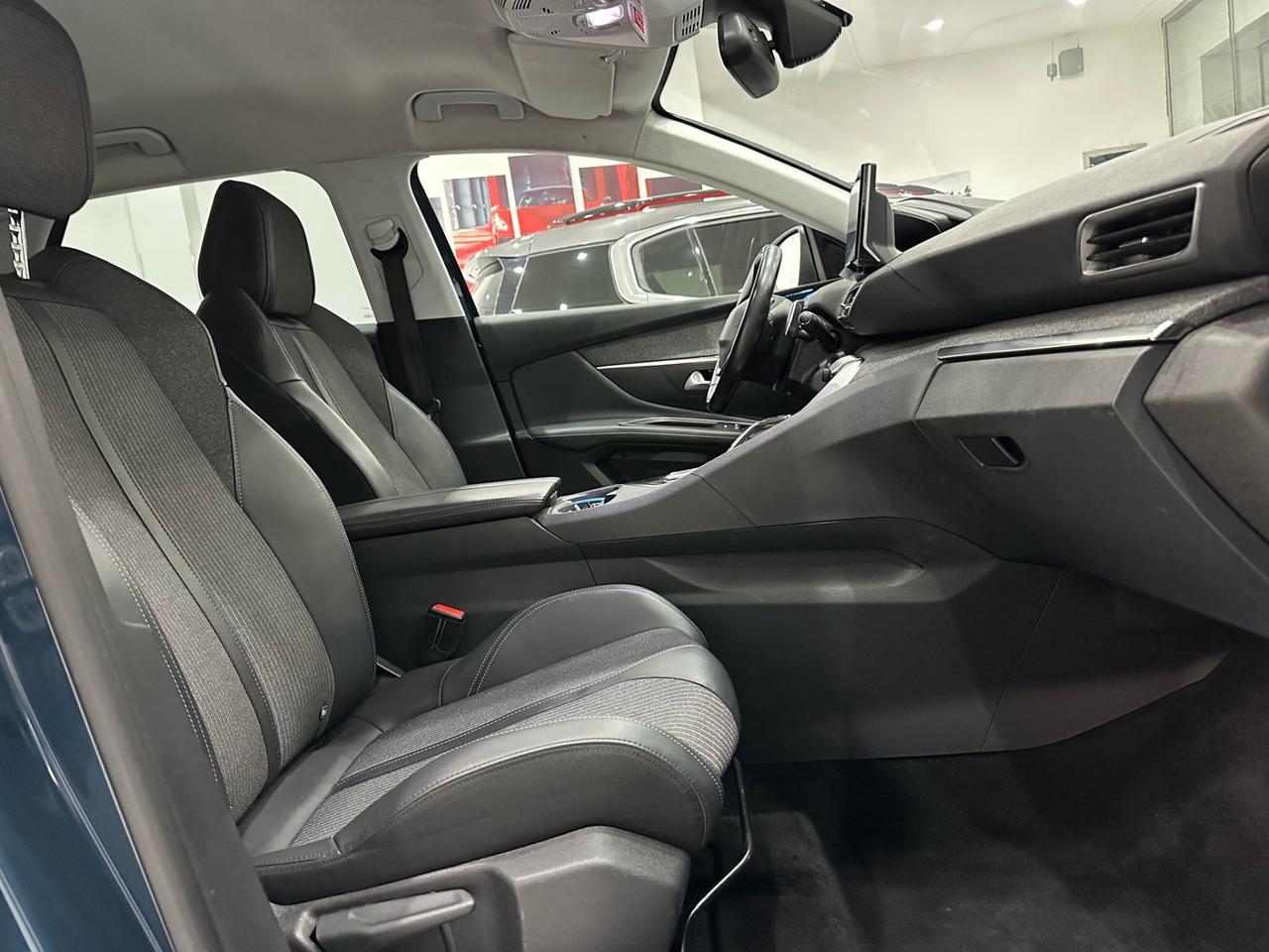 Peugeot 3008 1.5 bluehdi Allure Pack