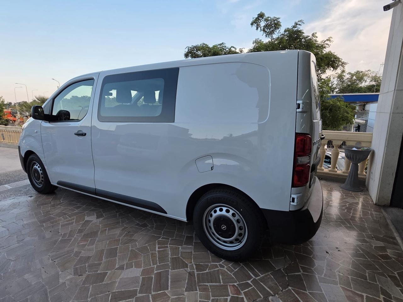 Opel Vivaro 1.5 Diesel 120CV S&S PL-TN-DC M Mobile Furgone#AUTOCARRO#KMZERO#VIRTUAL#CARPLAY