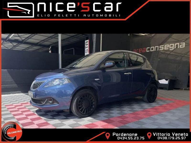 Lancia Ypsilon 1.0 FireFly 5 porte S&S Hybrid Ecochic Silver