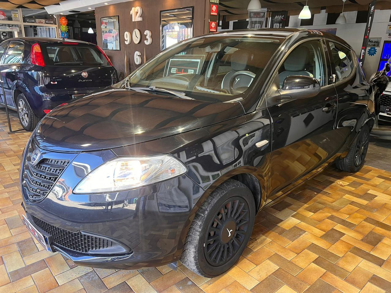 Lancia Ypsilon 1.2 69 CV 2015 NEOPATENTATO
