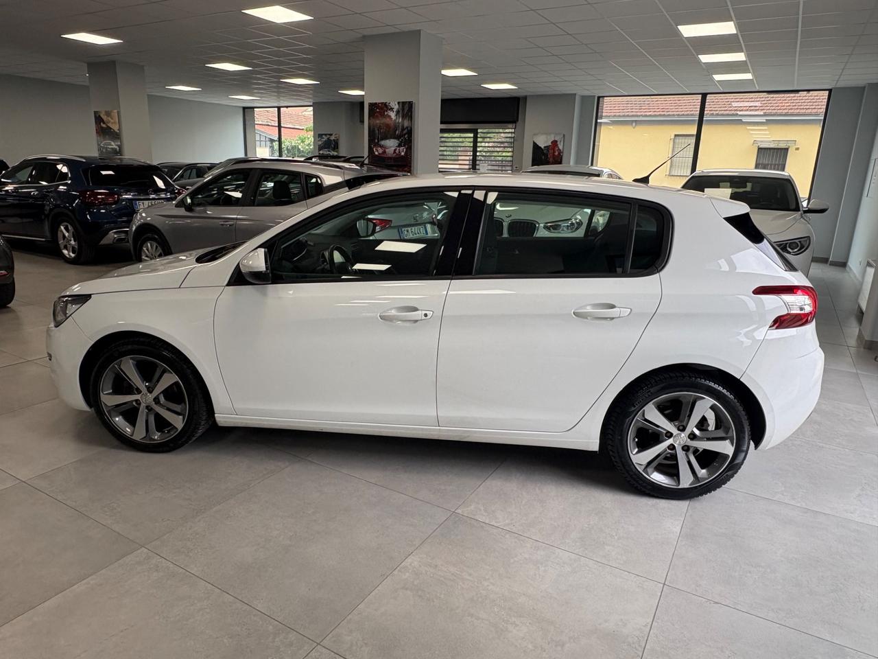 Peugeot 308 1.2 benzina 110cv 2016 neopatentati