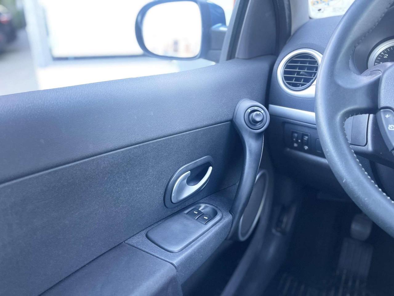 Renault Clio 1.2 Benzina 75CV E4 Neo - 2010