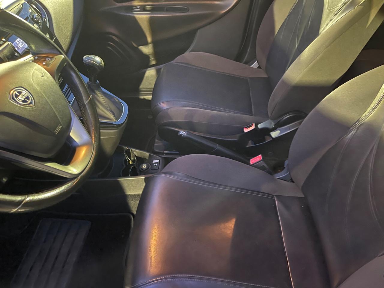 Lancia Ypsilon 0.9 TwinAir 85 CV 5 porte S&S DFN Platinum