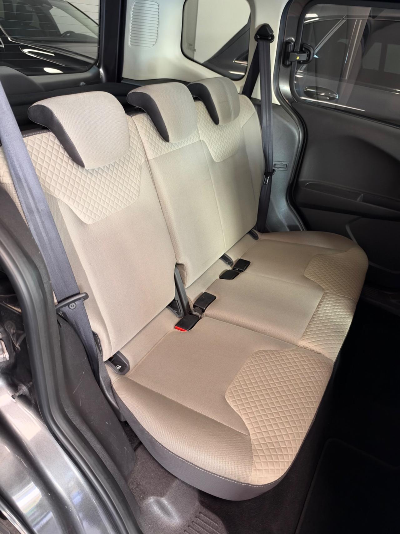 Ford Tourneo Courier 1.5 TDCI 95 CV Titanium
