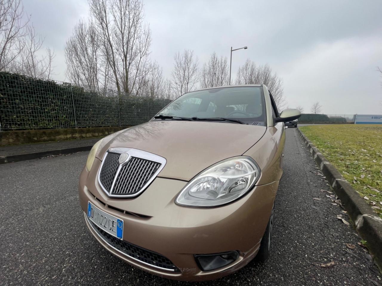 Lancia Ypsilon 1.3 MJT 90 CV Blue&Me