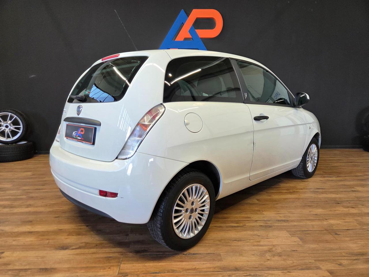 Lancia Ypsilon 3 Porte Ypsilon 1.2 8v New Oro (oro)