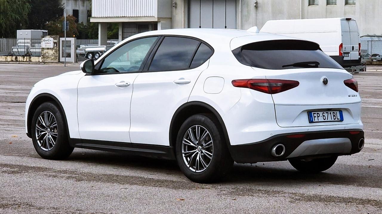 Alfa Romeo Stelvio 2.2 Turbodiesel 180 CV AT8 RWD Super