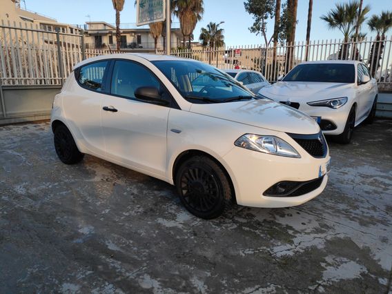 Lancia Ypsilon 1.0 FireFly 5 porte S&S Hybrid Ecochic Gold. GPL