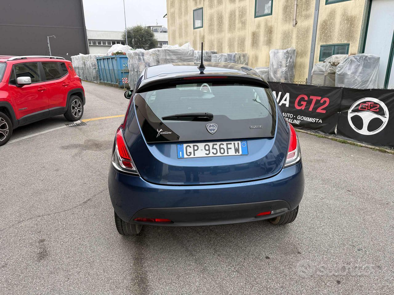 LANCIA Ypsilon 1.0 FireFly S&S Hybrid Silver Pl