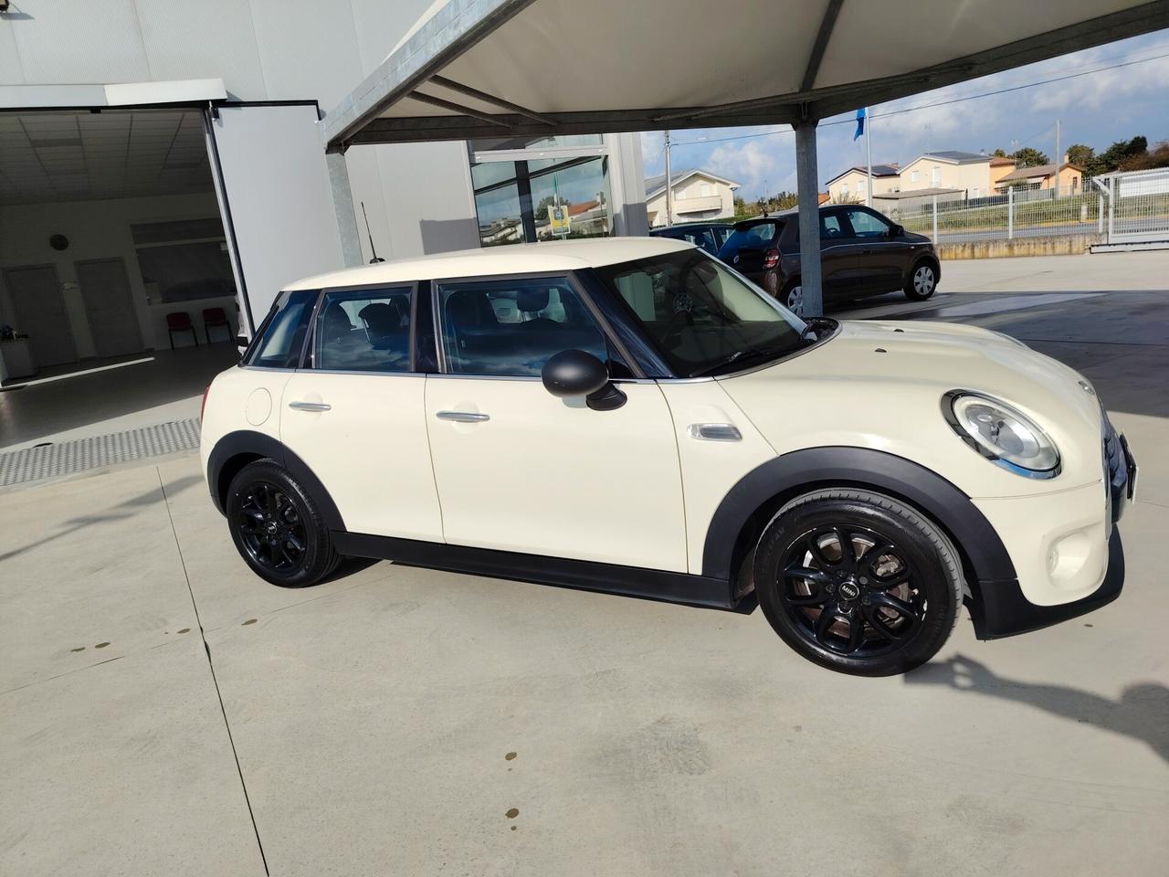 Mini Cooper D 1.5 5 Porte