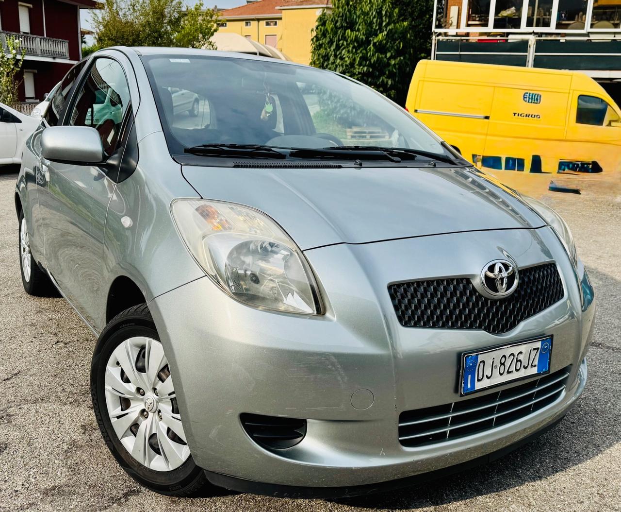 Toyota Yaris 1.0 3 porte Sol 100 mila km OK NEOPATENTATI