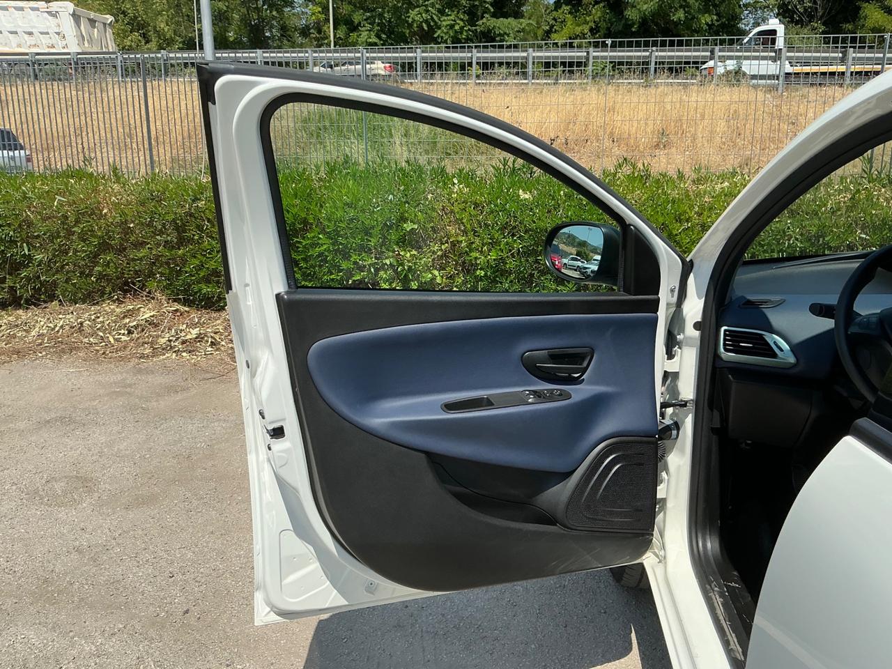 Lancia Ypsilon 1.0 70Cv FireFly Hybrid Gold 5 Posti