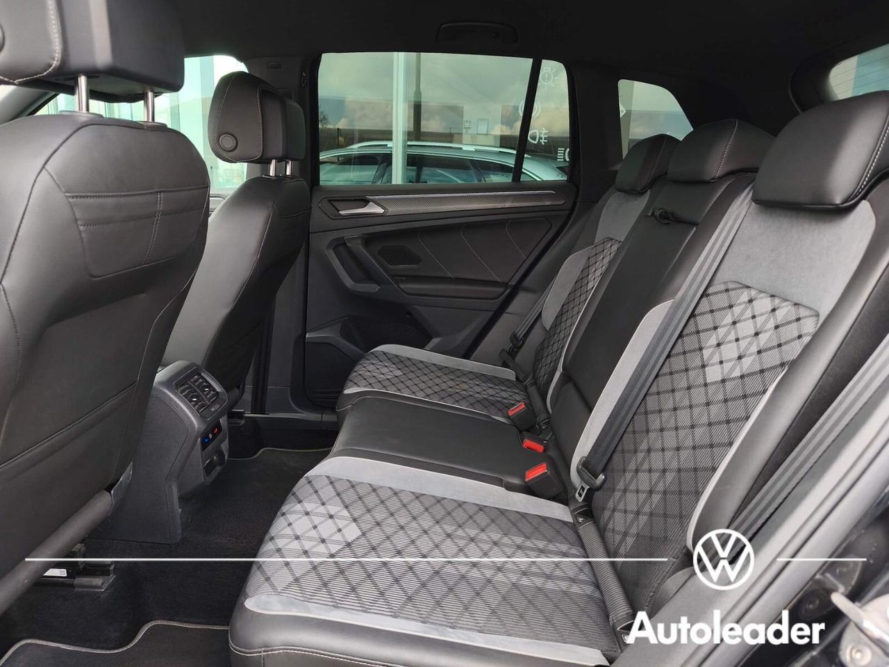 Volkswagen Tiguan 2.0 TDI 150 CV DSG R-Line Black Pack