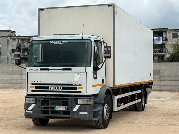 Iveco Eurocargo 180e28 furgone isotermico e sponda