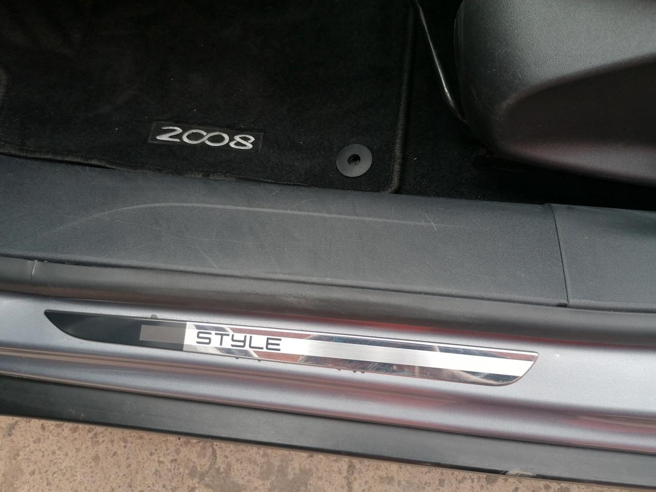 Peugeot 2008 BlueHDi 100 Allure
