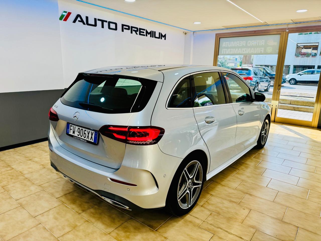 Mercedes-benz B 180 AMG Autom. CarPlay / RetroCamera