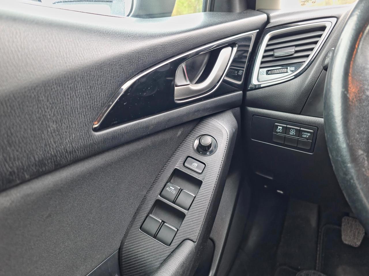 Mazda 3 Mazda3 1.5 Skyactiv-D Exceed 2016-E6 Manuale NEO